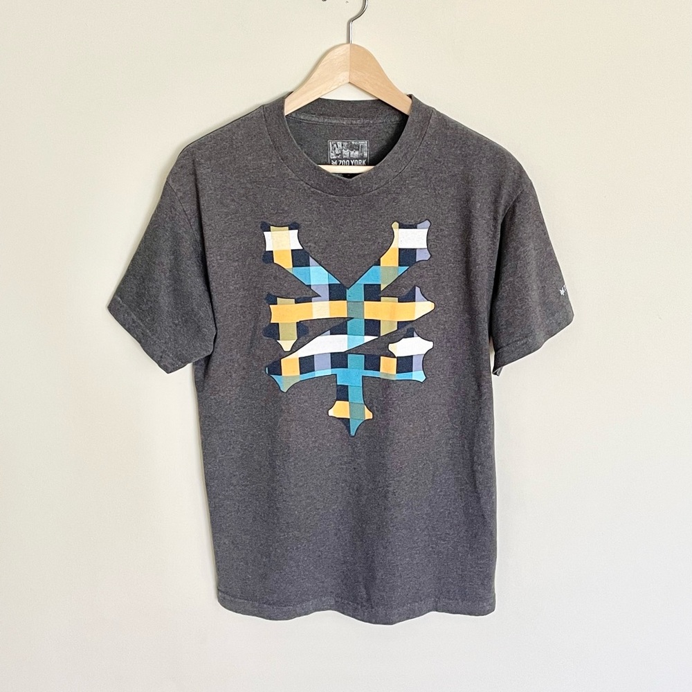 Vintage Zoo York Plaid Logo Graphic Gray T Shirt Men’s size Medium